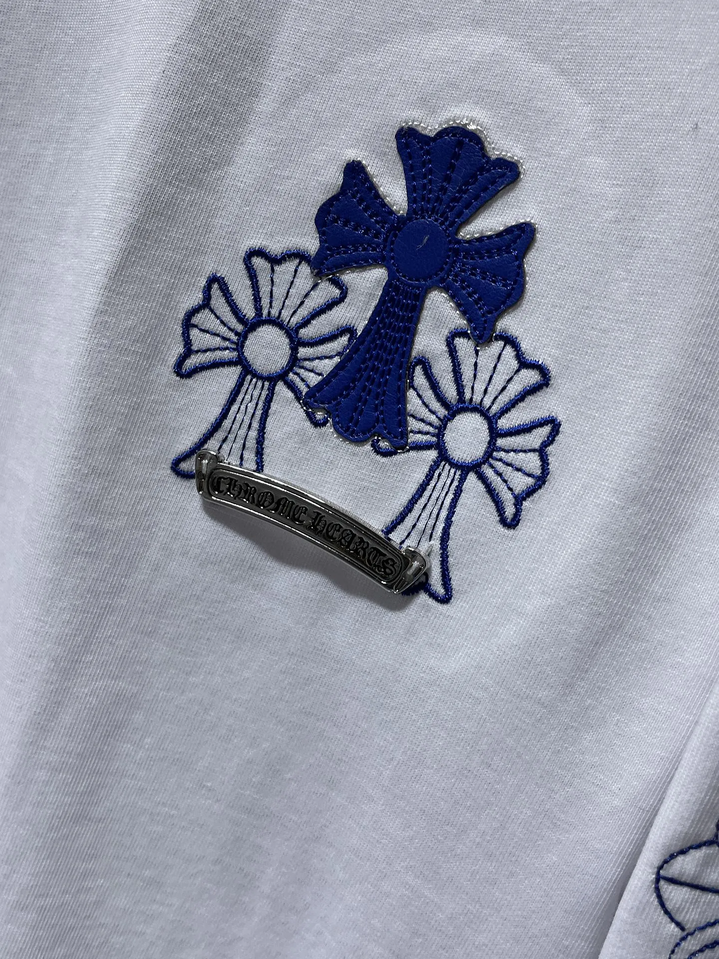 P180 Chrome Hearts🍁Long T Series🍁 Available simultaneously at counters❤️Fully upgraded fabrics! ! Crow Sanskrit letters blue cross arm horseshoe embroidered long-sleeved T. Re-engraved version 1:1 high weight original fabric 🌈Recommended colors: black white 🌈 Size: S, M, L, XL